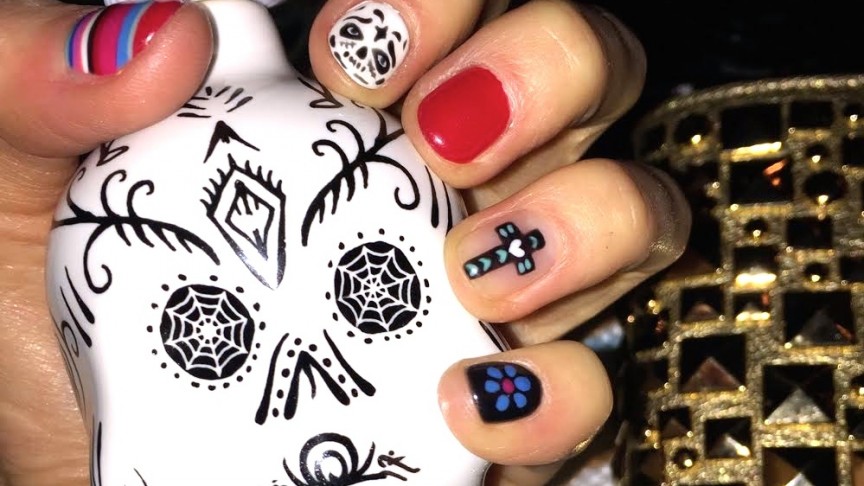 The Chicest Halloween Manicure
