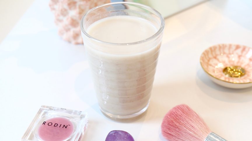 The Easiest Homemade Vanilla Almond Milk Recipe You Should Try ASAP