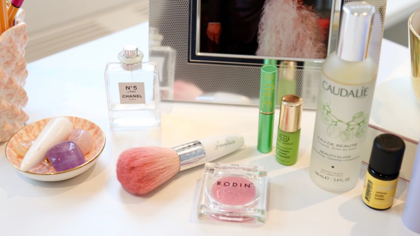 6 feng shui beauty essentials for your desk