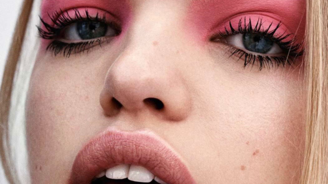 The only makeup look for spring you need to know, pink eyeshadow